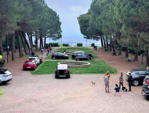 Piazzale Parco Europa &quot;invaso&quot; dal parcheggio selvaggio, Loi e Passadori: &quot;Chiediamo di chiudere di nuovo l'accesso&quot;
