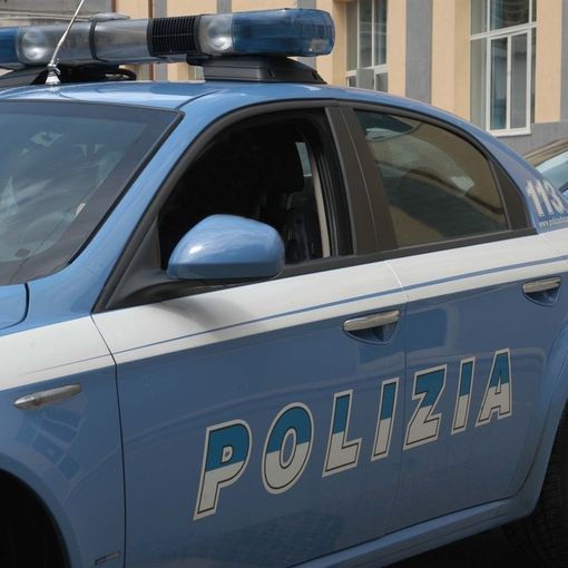 Al controllo della Polizia camerunense si finge cittadino francese