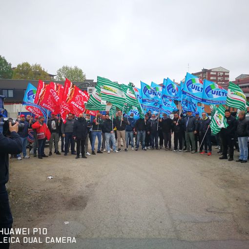 Vigilanza e servizi di sicurezza, presidio in via Barletta: &quot;Contratto scaduto da 6 anni, siamo senza tutele e sicurezza&quot;