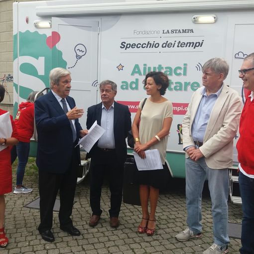 Prevenzione gratuita e itinerante: ecco l'ambulatorio a quattro ruote per i quartieri popolari di Torino [FOTO]