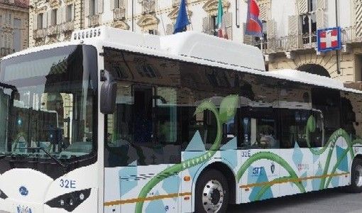 Da questa domenica a Torino in circolazione più tram e bus elettrici