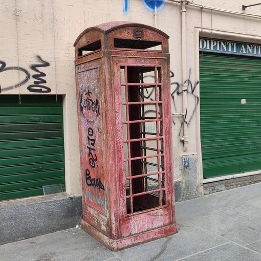 cabina telefonica rossa
