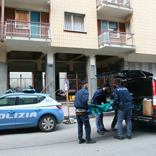 Tragedia a Borgo Vittoria: anziano torinese spara alla moglie e poi si toglie la vita