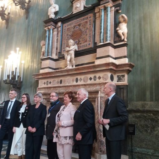 Il Salone degli Svizzeri riabbraccia il suo camino monumentale: completato il restauro a Palazzo Reale