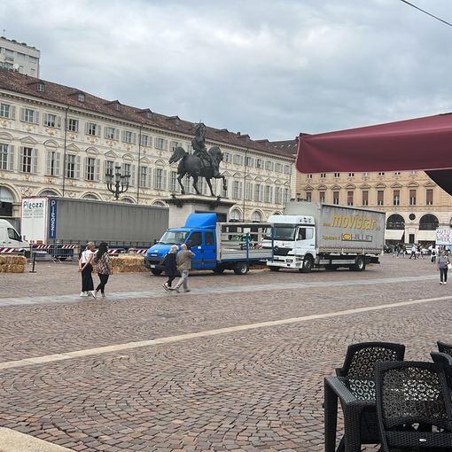 camion in centro a torino