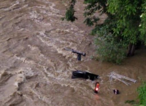 Moncalieri, tragedia sfiorata. Camioncino finisce nel Po in piena