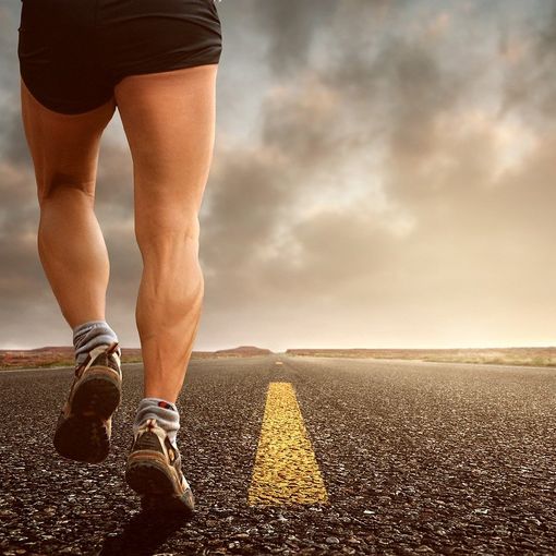 Camminare o correre: cosa dà i maggiori benefici per perdere peso