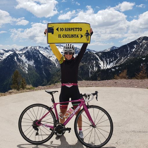 Paola Gianotti a Giaveno per la campagna dedicata al rispetto del ciclista