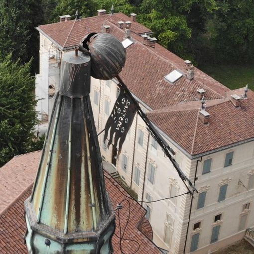 Tromba d'aria a Santena: rimossa la croce del campanile