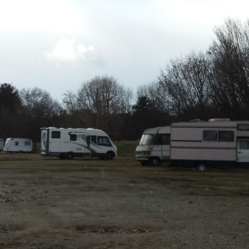 Piazza d'Armi, il parcheggio adibito per l'emergenza freddo: in primavera dissuasori contro i camper