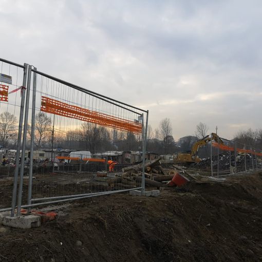 Campo nomadi di Strada Aeroporto, Fdi contro Appendino: &quot;Altro che sgombero, sta costruendo nuove fognature&quot;