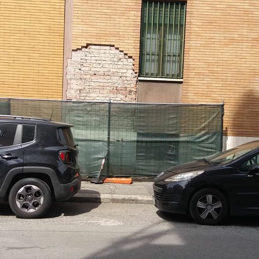 In via Mazzè il cantiere eterno di Lucento: &quot;E' così da due anni, nessuno interviene&quot;