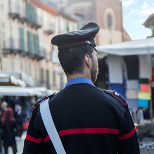 Denunciato un ambulante torinese che al mercato di Saluzzo vendeva abbigliamento griffato, ma rubato in Lombardia