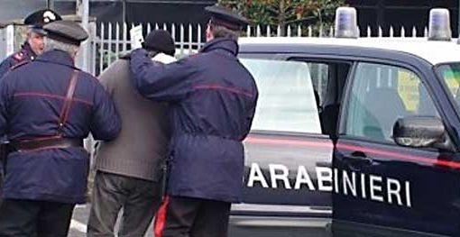 Evade dai domiciliari per andare a giocare a calcio: arrestato