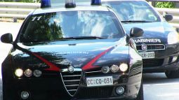 La lite sulle bollette finisce in rissa: aggredisce il vicino a colpi di pietra, arrestato