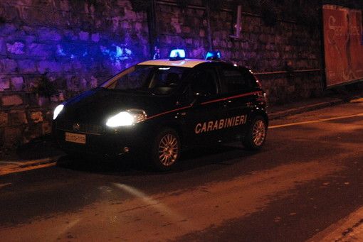 Alassio, una vacanza al mare diventa teatro di atti vandalici: 5 giovani denunciati