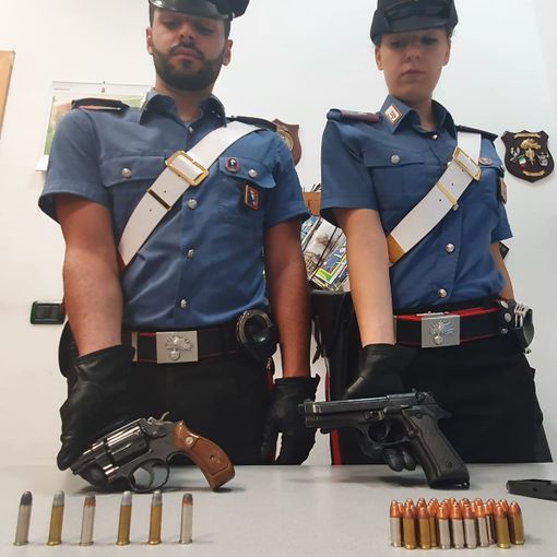 Torino, nascondeva in casa pistole clandestine: in manette un 50enne