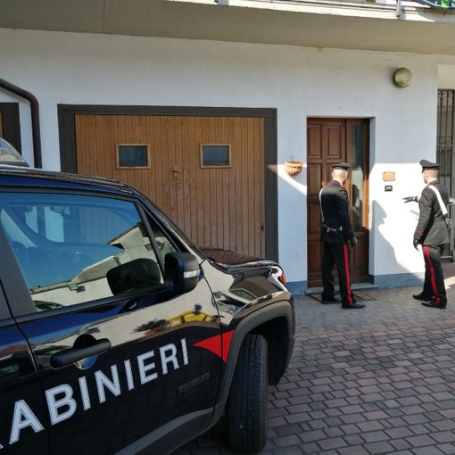 Due operai si erano trasformati in ladri e colpivano mentre la gente era al lavoro [FOTO]
