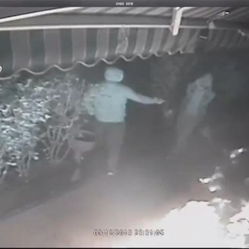 Raid incendiario contro un ristorante di Rivoli, tre persone indagate dai carabinieri