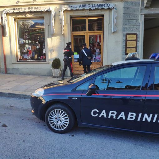 Aggredita e rapinata nel suo negozio a Bussoleno: &quot;Volevo chiudere, ma i carabinieri mi hanno dato la forza di continuare&quot;