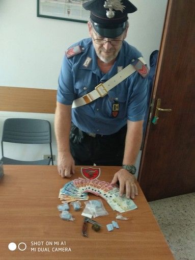 Coppia torinese di fidanzati pusher in &quot;vacanza&quot; nel savonese: arrestati