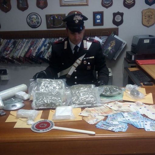 Venaria, i carabinieri scoprono droga in buste sottovuoto per passare i controlli in aeroporto
