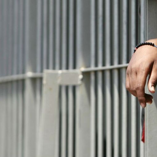 Ennesima aggressione nel carcere di Torino, detenuto sputa in faccia e poi ferisce un agente