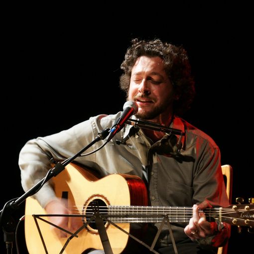 Carlo Pestelli al FolkClub: &quot;Di nuovo nel tempio della musica: canto l'ironia del precariato moderno&quot;