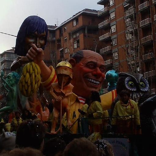 Dalla mascherina alle maschere, in corso Traiano cresce la voglia di Carnevale: “Festeggiamo contro la paura”