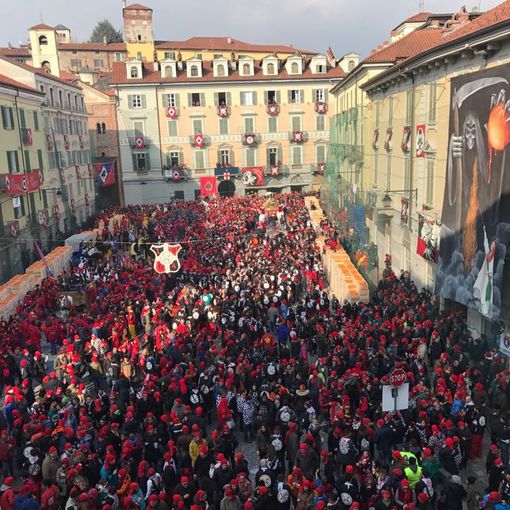 Il Carnevale di Ivrea supera l'esame più difficile: 15mila biglietti e pochi disagi