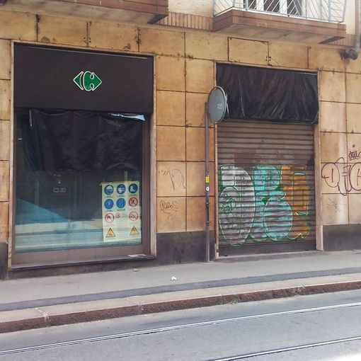 Torino: il Carrefour in via Rossini vicino a due minimarket