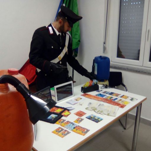 Carte carburanti aziendali clonate: sei indagati