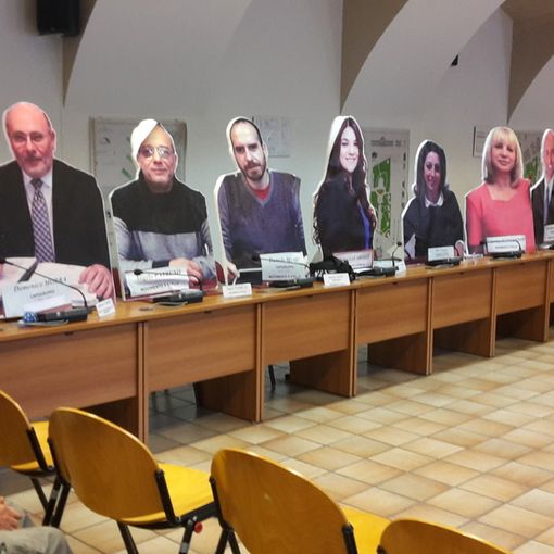 Consiglieri “cartonati” in Circoscrizione 2: la minoranza protesta contro il decentramento