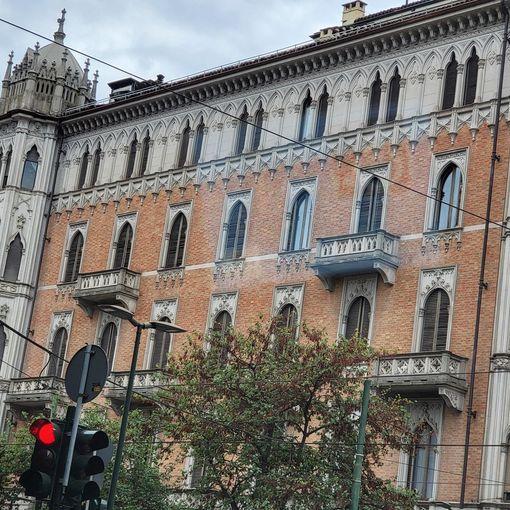 Una commistione di stili in un unico edificio: casa Lattes