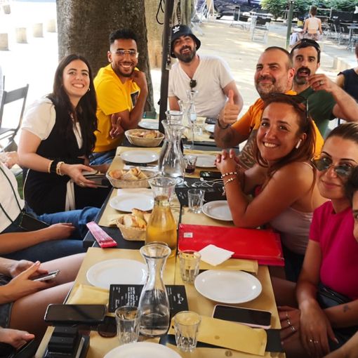 Casa Surace a Torino, pranzo da Cianci per il cast napoletano. Ma senza nonna