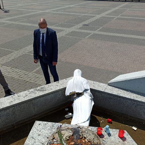 Collegno, danneggiata la statua della Madonna dei Poveri
