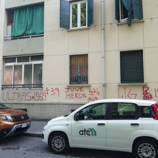 auto Atc davanti alle case popolari di via Poma