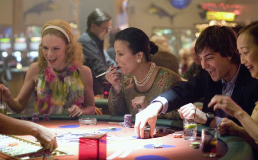 Come un gruppo di studenti sbancava i casinò: la vera storia del MIT Blackjack Team e del film 21