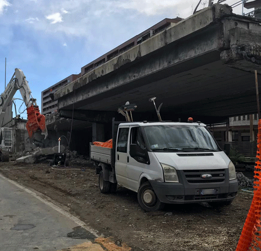 Cavalcavia di corso Grosseto, iniziati i lavori per l’abbattimento dell’ultimo pezzo: cambia la viabilità