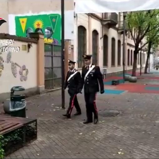 Blitz in piazza Santa Giulia, i carabinieri arrestano cinque spacciatori