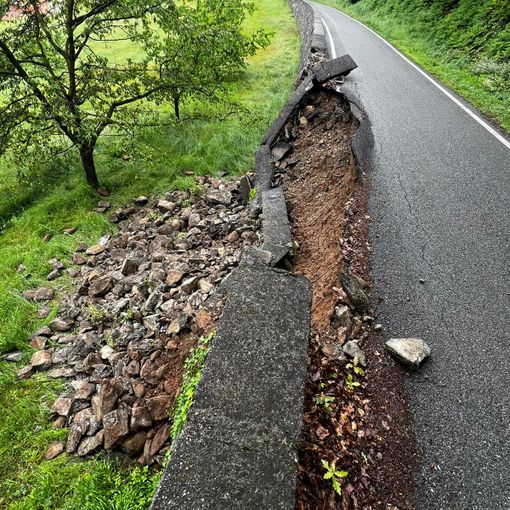 Cede un muretto sulla diramazione della provinciale 54 ad Agliè: strada interrotta