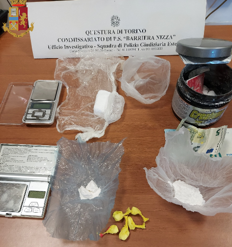 cellulari e droga recuperati da Polizia cellulari e droga recuperati da Polizia
