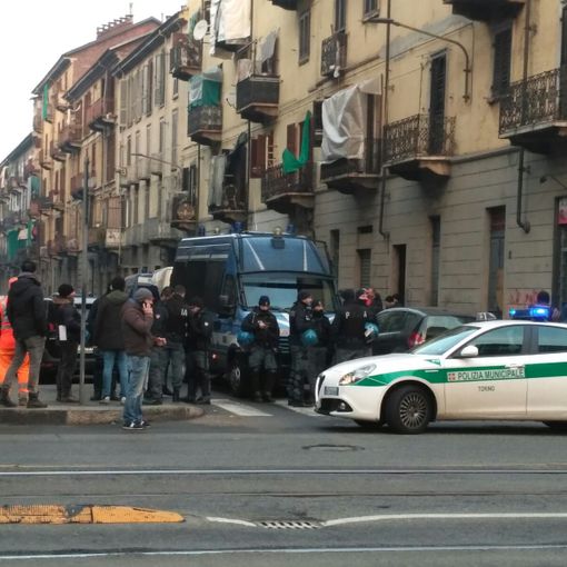 Allacci abusivi e spaccio, controllata una palazzina ad Aurora
