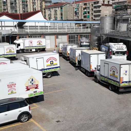 Il vecchio &quot;tapporosso&quot; cambia look: Centrale del latte rinnova il suo stabilimento di Torino e si ribella alle fake news