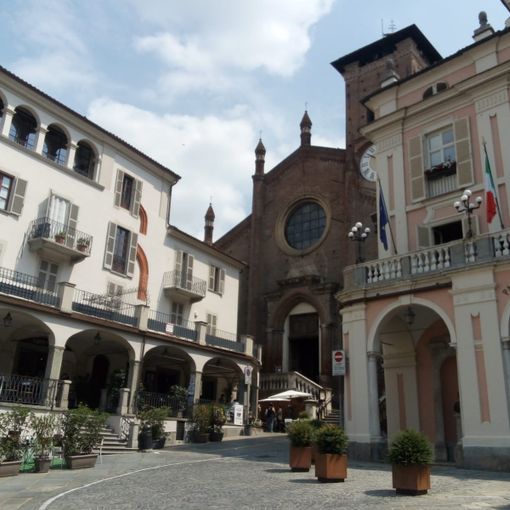 palazzo comunale moncalieri - foto d'archivio