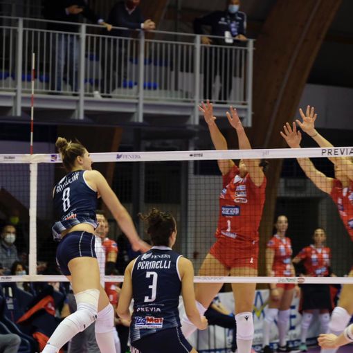 Volley, la Reale Mutua Fenera Chieri ’76 supera 3-0 la Zanetti Bergamo