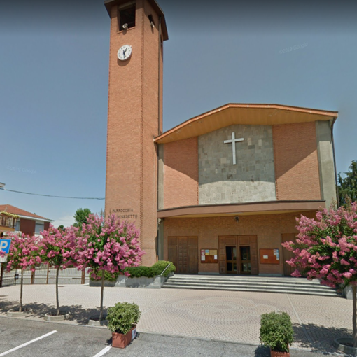 Paura a San Mauro, crolla un pezzo di soffitto della chiesa di San Benedetto e colpisce una donna di 76 anni