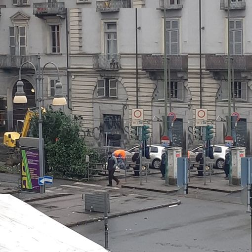 Rimosso il chiosco della discordia di Porta Palazzo. Esulta la Circoscrizione 7: “Finalmente abbattuto”