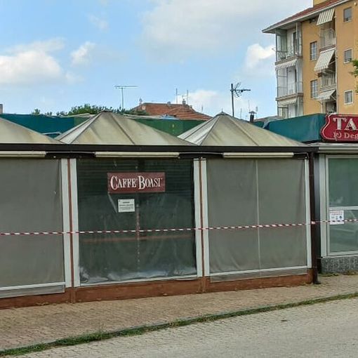 Messa in sicurezza a Grugliasco la porzione del chiosco andata a fuoco