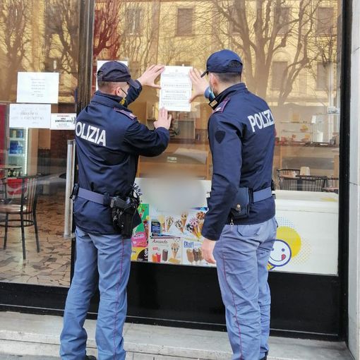 polizia dispone chiusura di un locale